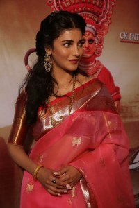 Shruthi Haasan Latest Stills (11)