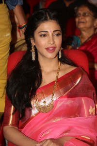 Shruthi Haasan Latest Stills (14)