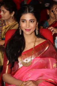 Shruthi Haasan Latest Stills (15)