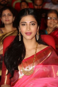 Shruthi Haasan Latest Stills (18)