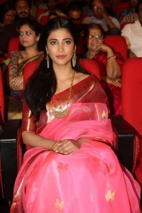 Shruthi Haasan Latest Stills (19)