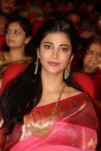 Shruthi Haasan Latest Stills (22)