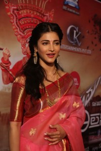 Shruthi Haasan Latest Stills (5)