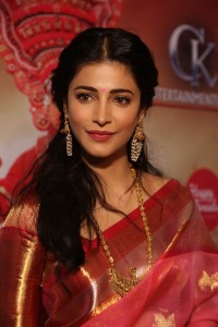 Shruthi Haasan Latest Stills (7)