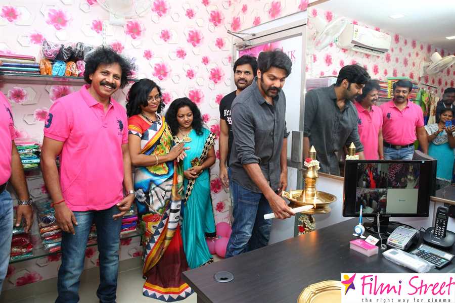 Actor Arya and Shaam Launches 'Pink Designers' Boutique Photos (24)