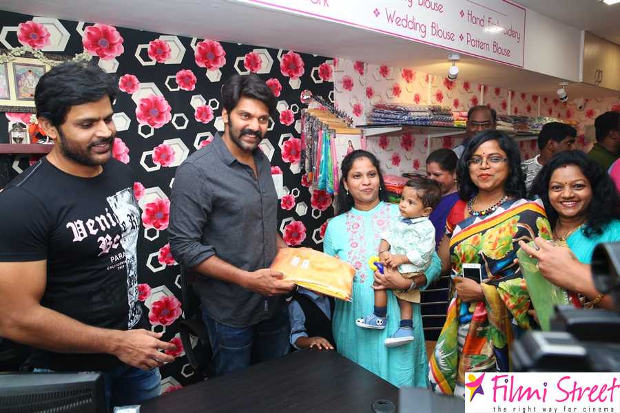 Actor Arya and Shaam Launches 'Pink Designers' Boutique Photos (30)