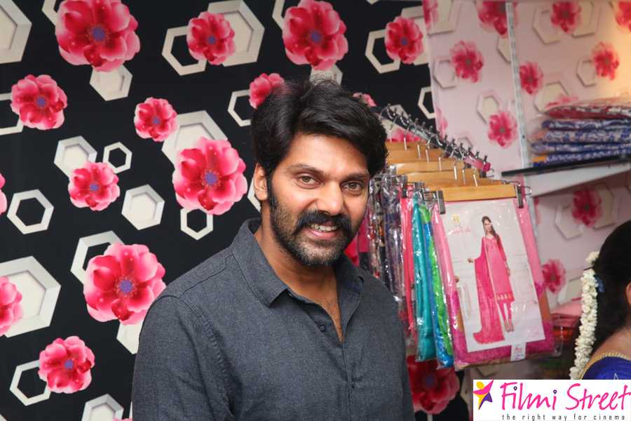 Actor Arya and Shaam Launches 'Pink Designers' Boutique Photos (32)