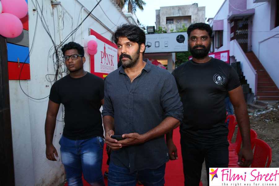 Actor Arya and Shaam Launches 'Pink Designers' Boutique Photos (6)