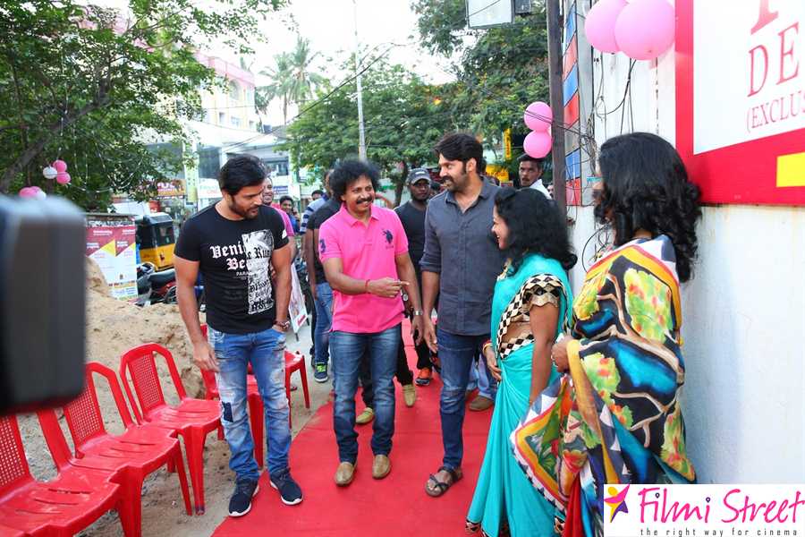 Actor Arya and Shaam Launches 'Pink Designers' Boutique Photos (7)