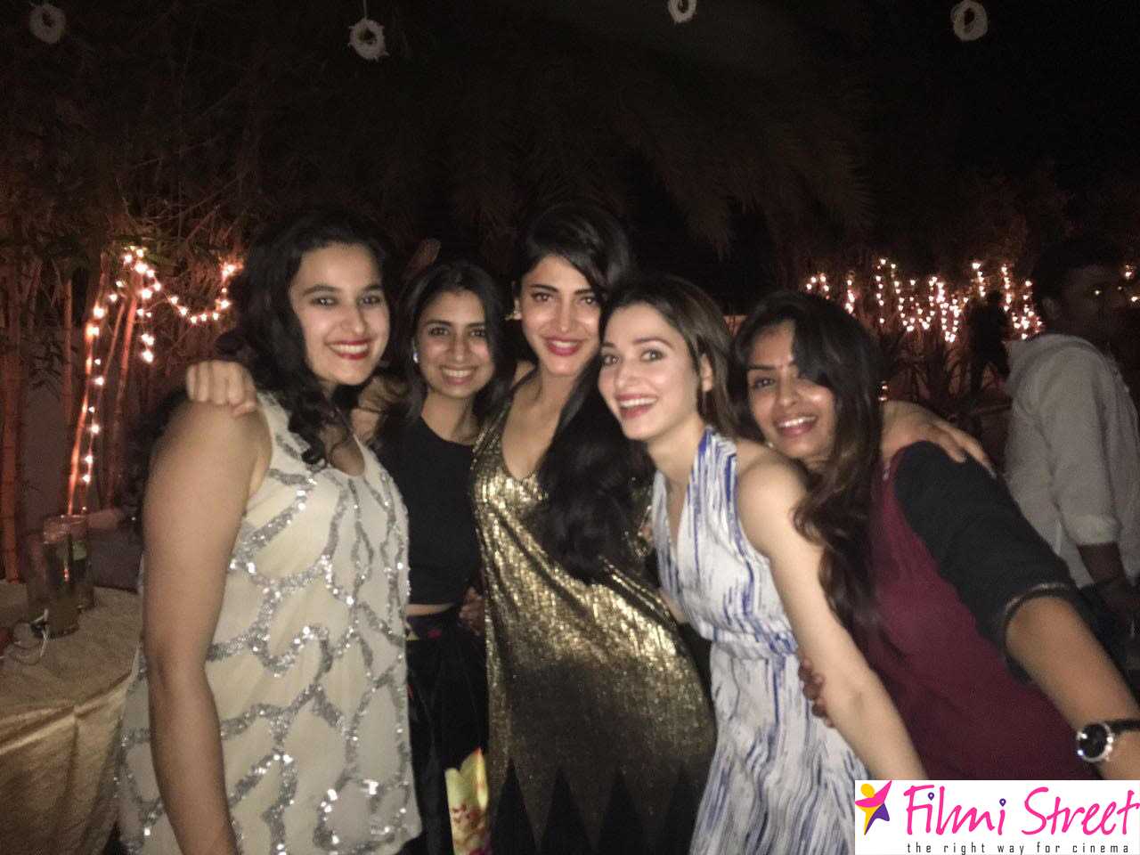 Shruti haasan birthday celebration photos (1)