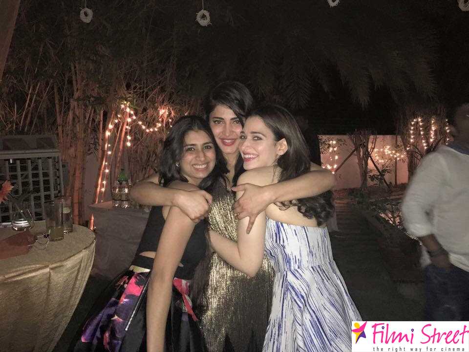 Shruti haasan birthday celebration photos (2)